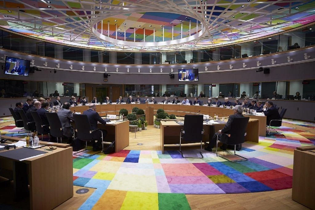 Η κυβέρνηση ποντάρει όλα της τα λεφτά στο σημερινό Eurogroup για να «ξεπλύνει» το Μακεδονικό